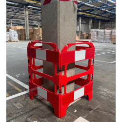Barrière de regard FENZO rouge déployée protection